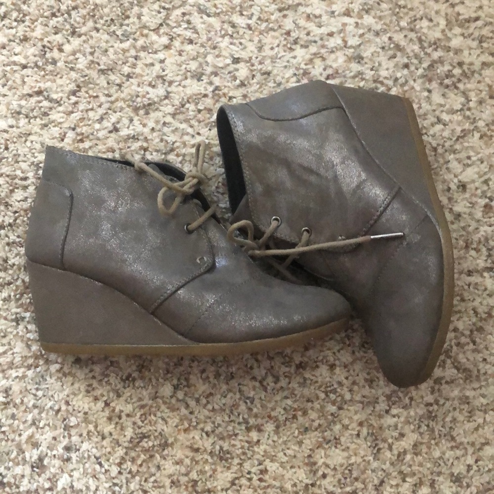 TOMS SHOES